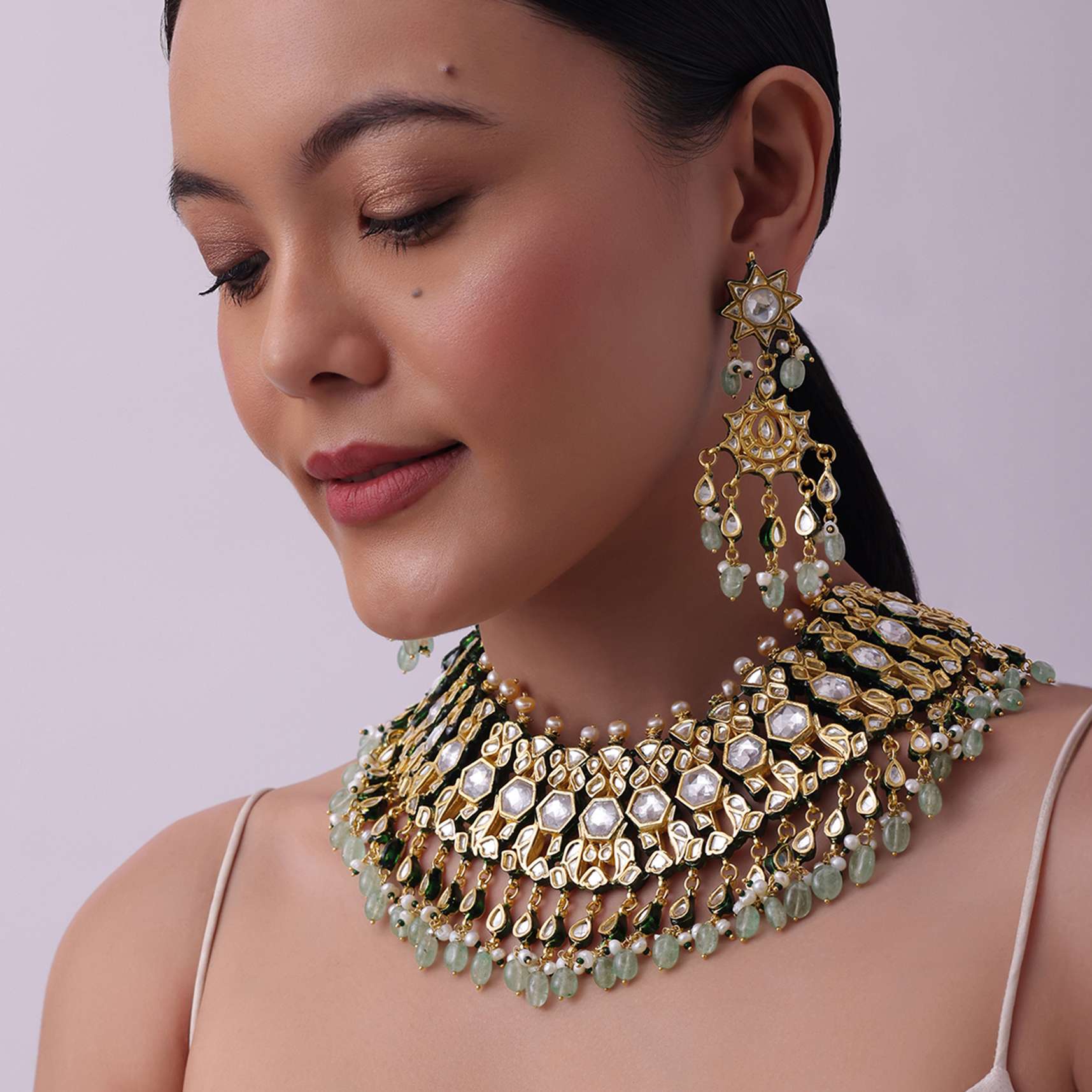 White Kundan Choker Set In Gold Finish Mix Metal - Image 8