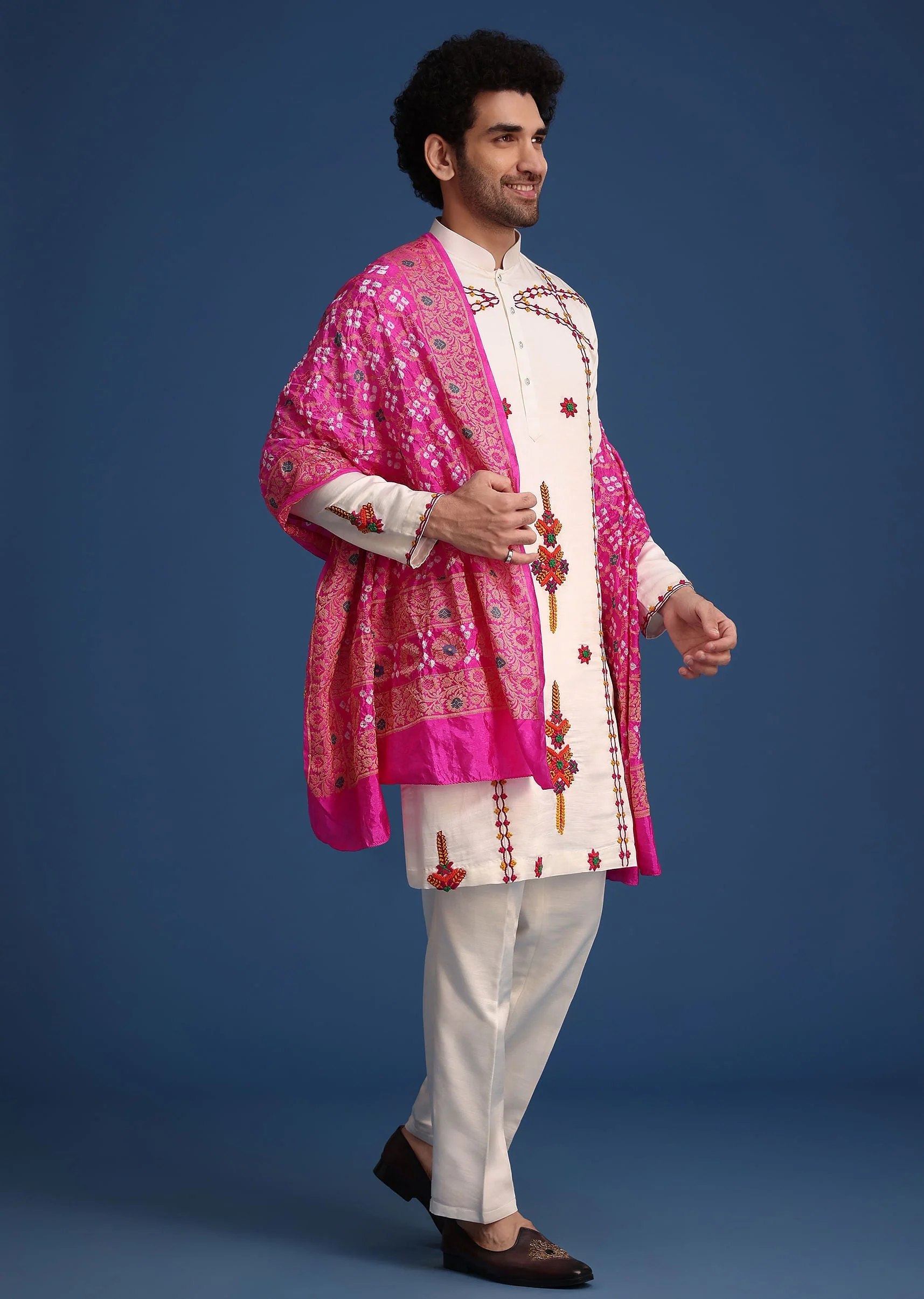White Kurta Pant Set With Rani Pink Dupatta - Image 4