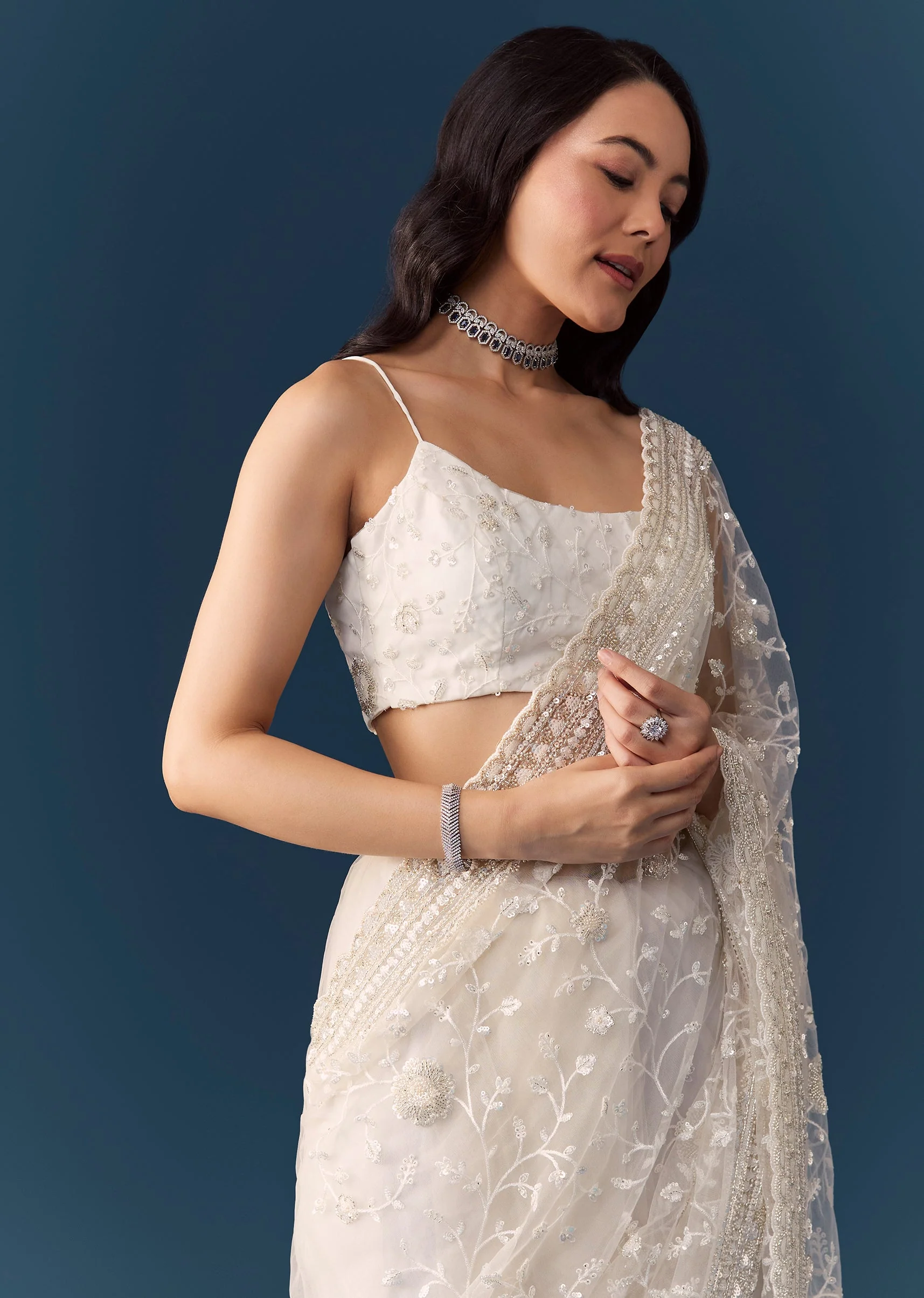 White Net Jaal Resham Work Saree with Unstitched Blouse - Image 4