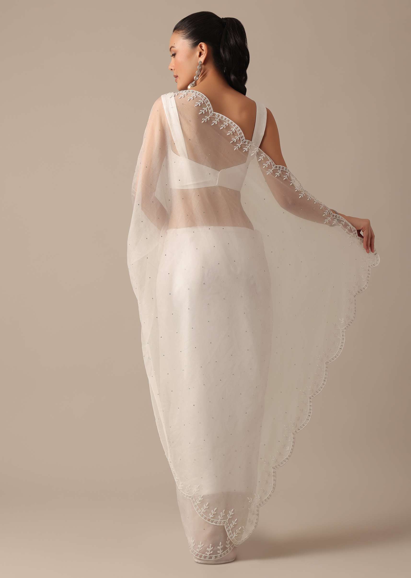 White Organza Saree With Unstitched Blouse Piece - Image 5