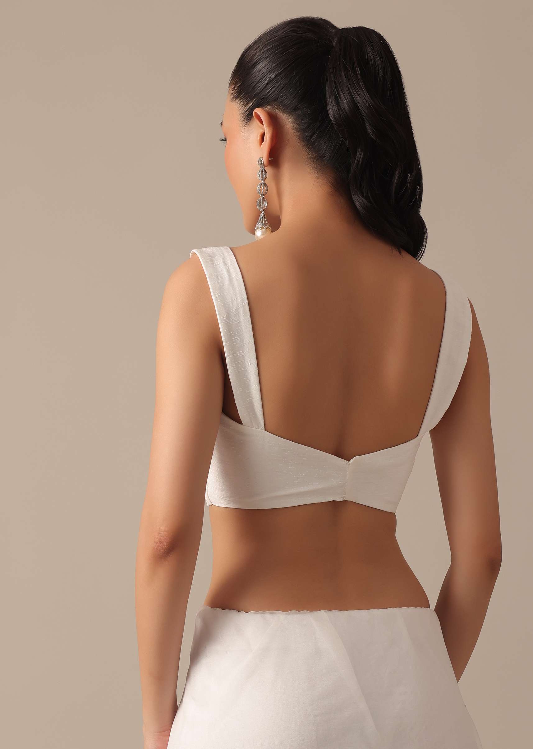 White Organza Saree With Unstitched Blouse Piece - Image 8
