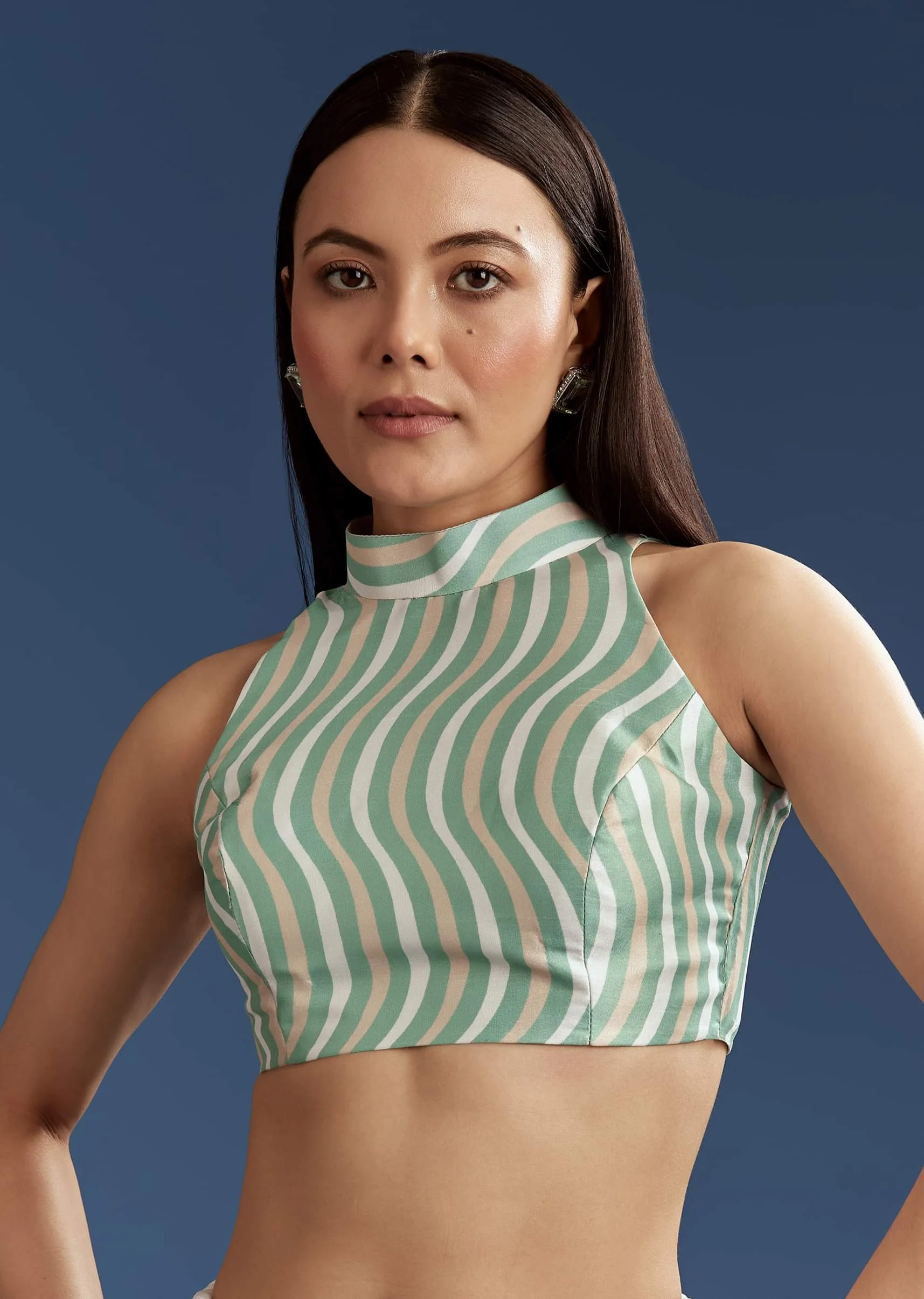 White Tissue Saree With Contrast Border - Image 7