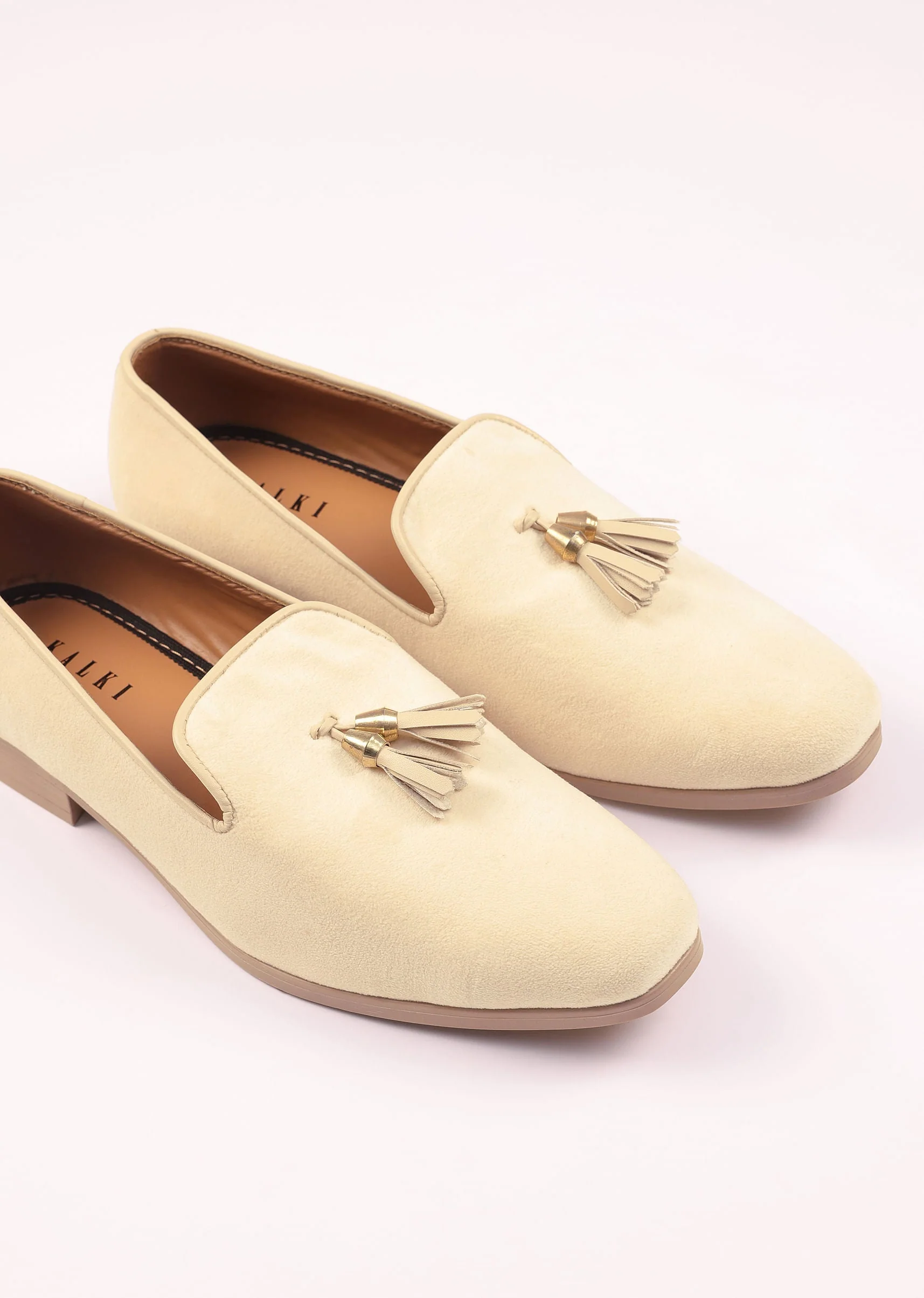 White Velvet Tassel Jutti - Image 4