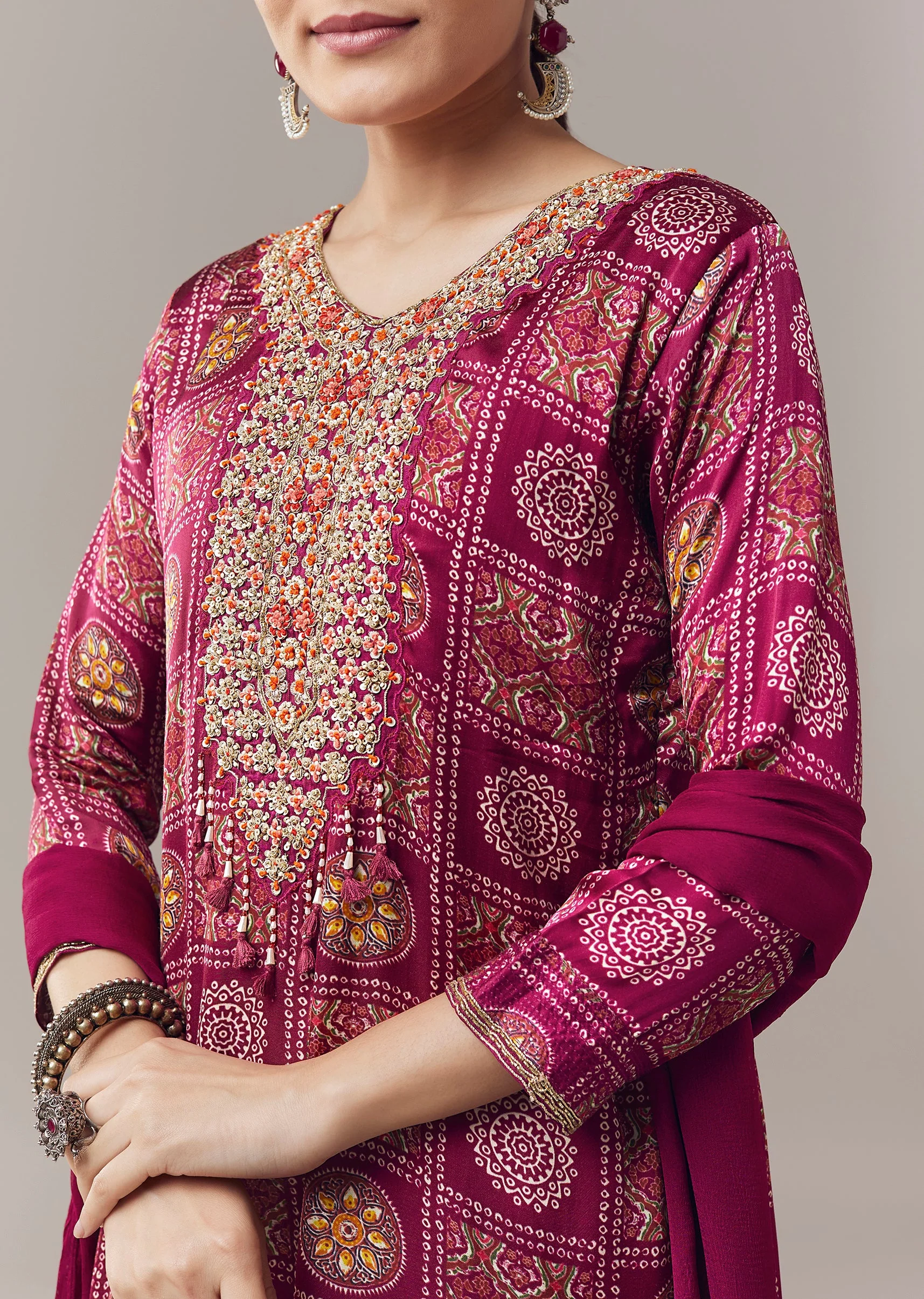 Wine Kurta Set In Bandhani Print With Embroidered Neck And Dupatta - Image 2
