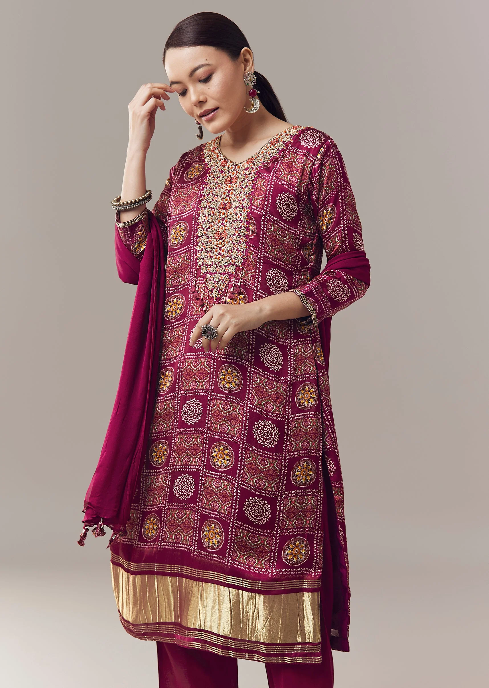 Wine Kurta Set In Bandhani Print With Embroidered Neck And Dupatta - Image 4