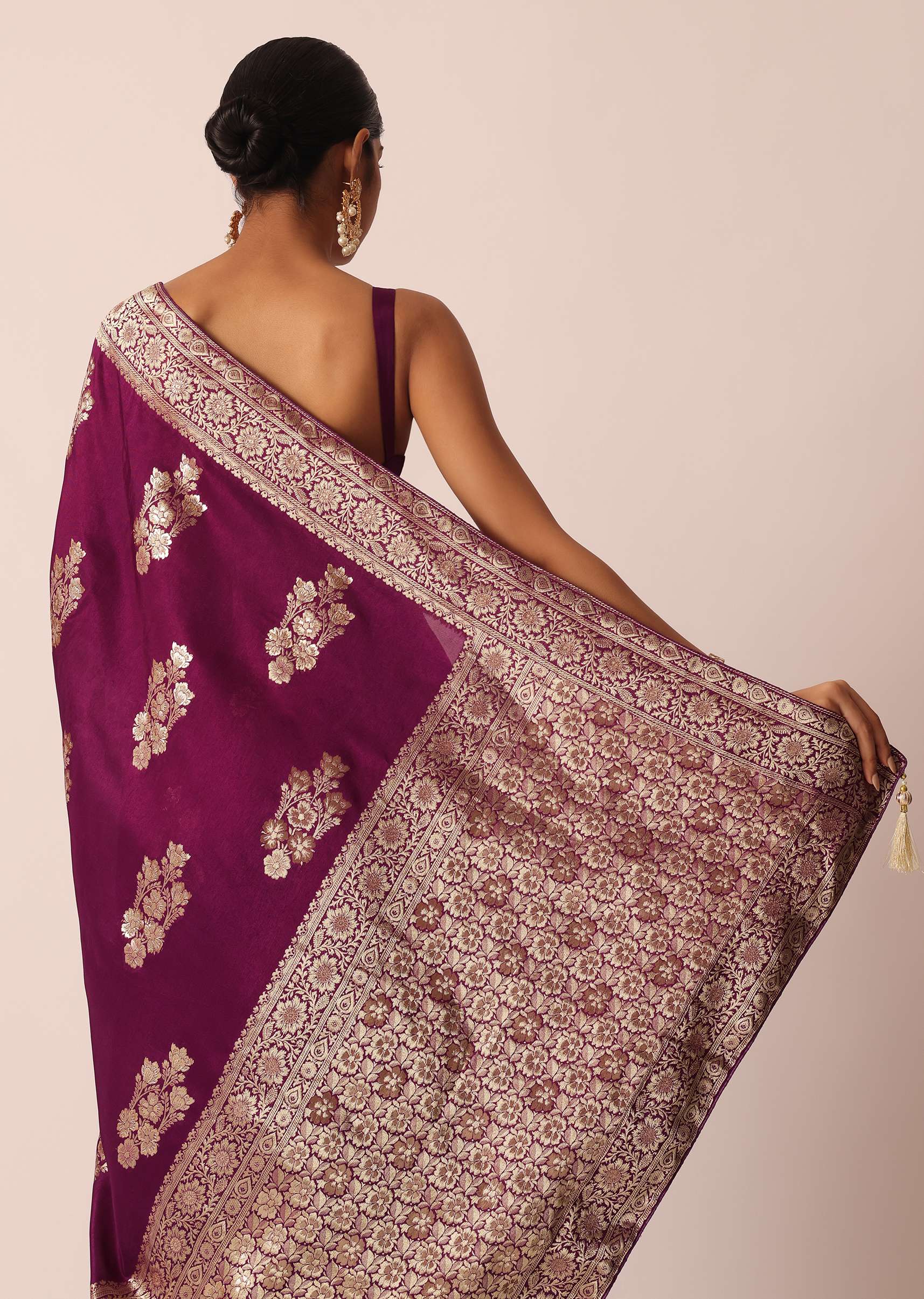 Wine Silk Saree with Butta Detail And Unstitched Blouse Piece - Image 4