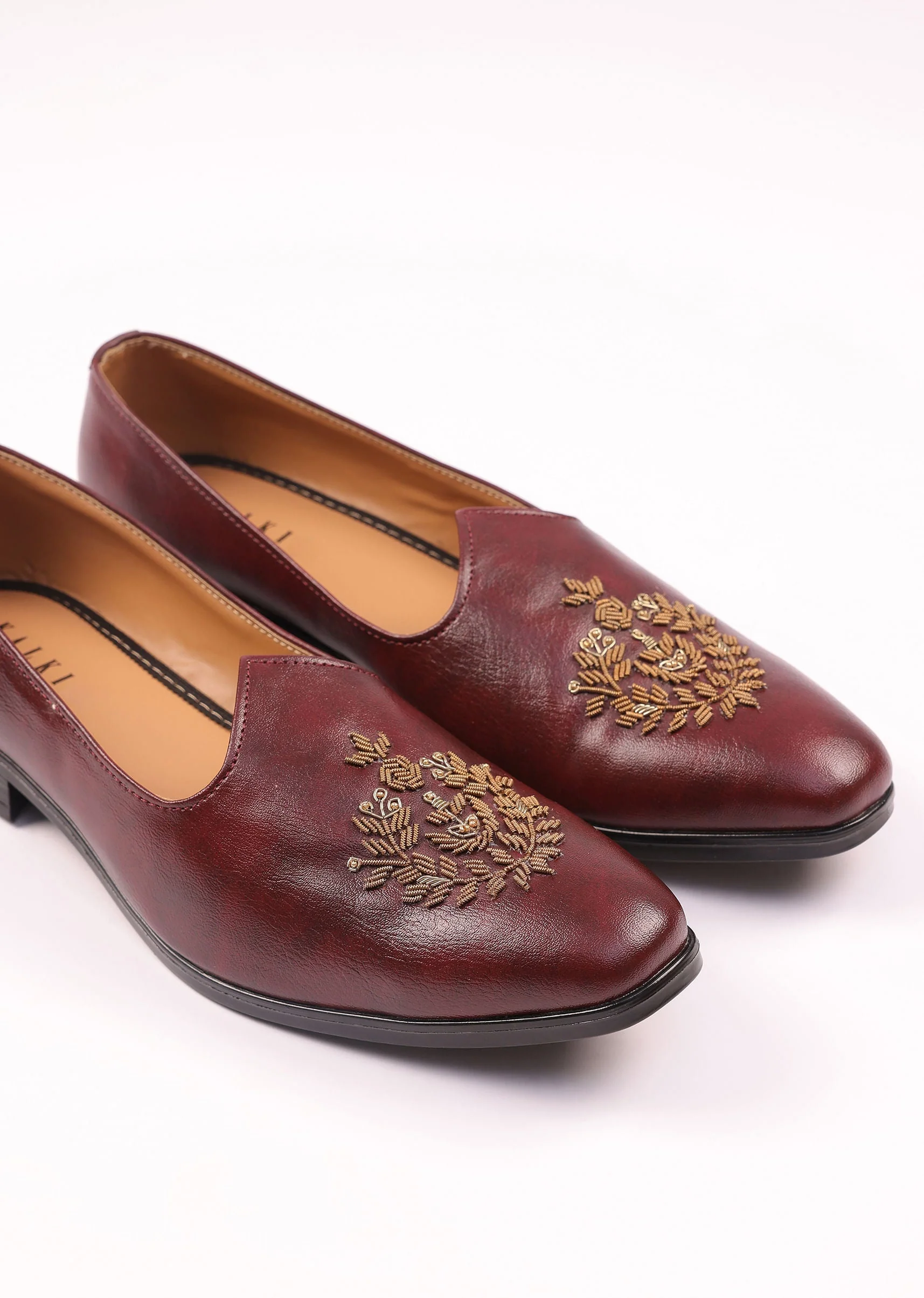 Wine Vegan Leather Jutti With Zardosi Work - Image 3