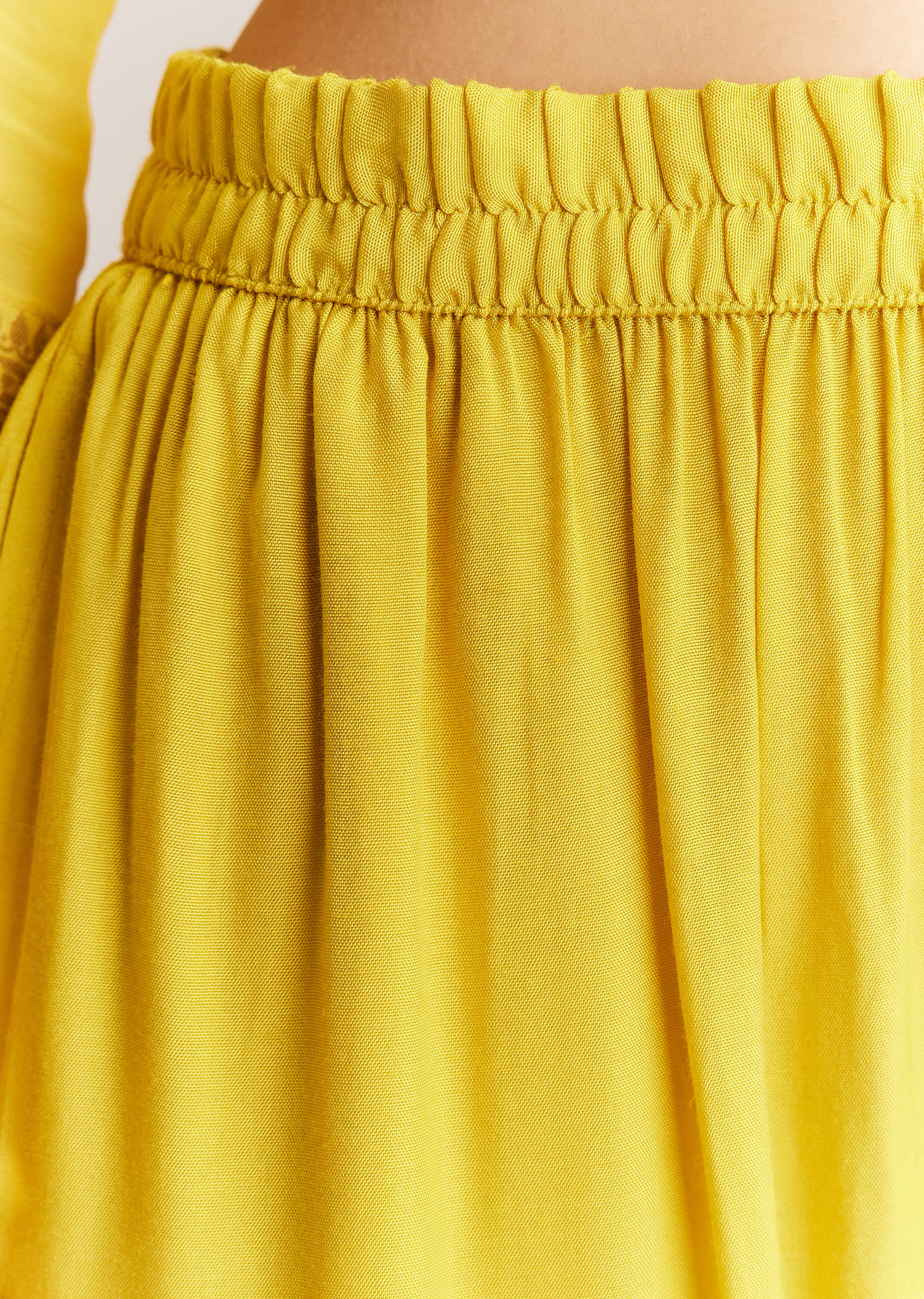 Yellow Banarasi Georgette Kurta Set With Zardosi And Cutdana Work - Image 6