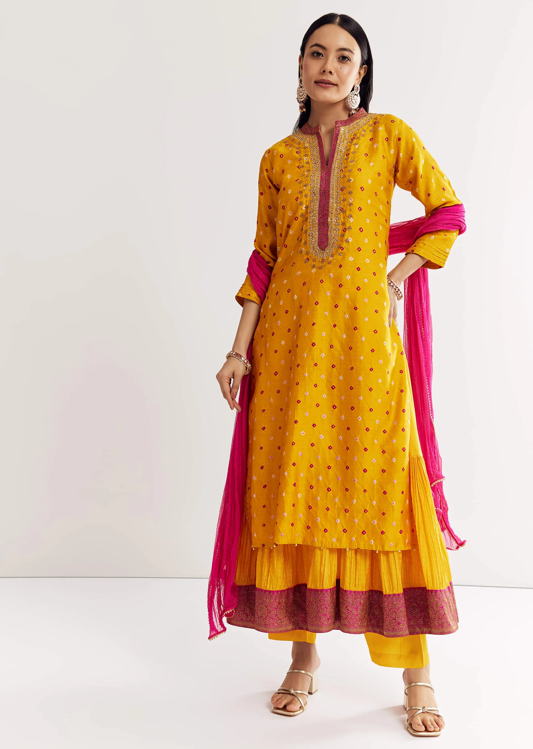 Yellow Bandhani Kurta Set With Pink Dupatta - Image 4
