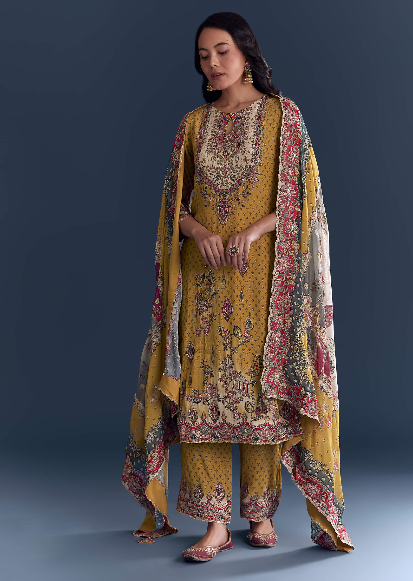 Yellow Crepe Printed Kurta Set With Floral Print - Image 3