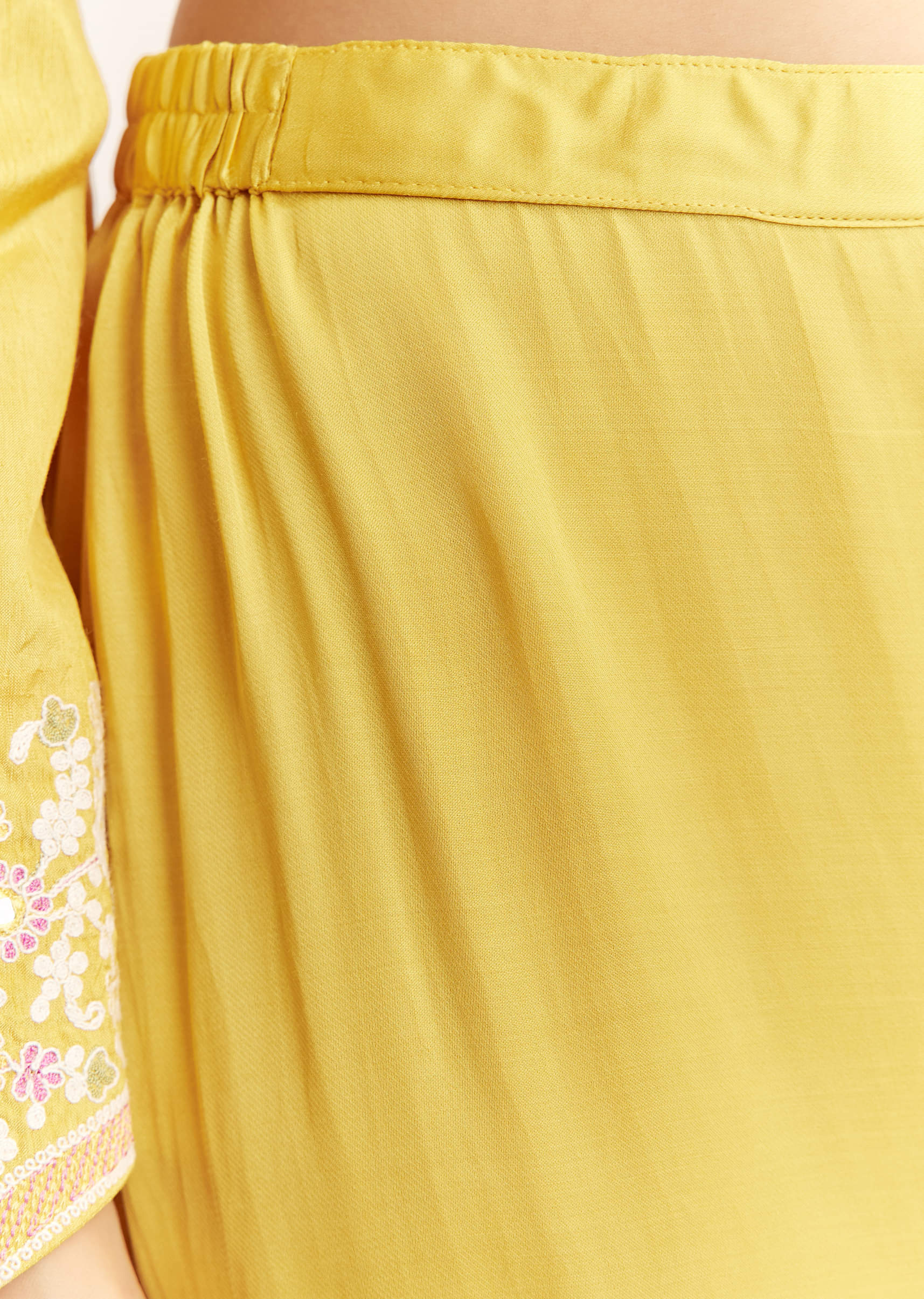 Yellow Silk Kurta Set With Thread Work And Organza Dupatta - Image 6